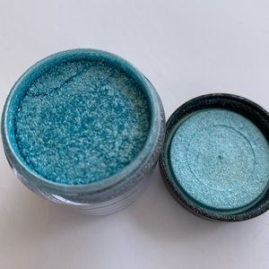 Brand New Mac Cosmetics Pigment in Mutiny